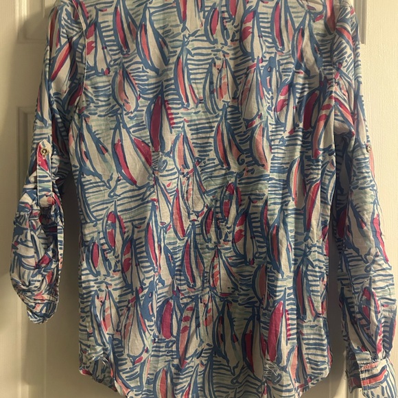 Size 4 Lily Pulitzer, about a Small.. Good condition button sleeves up or down - Picture 1 of 3
